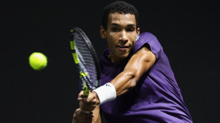 Aliassime ai quarti a Parigi, corsa su Musetti per le Atp Finals