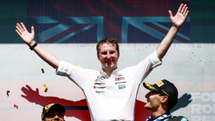 Hamilton gana GP de B&eacute;lgica de F1 tras la descalificaci&oacute;n de su compa&ntilde;ero Russell
