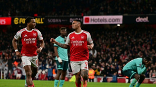 Gabriel Jesus brilha em vit&oacute;ria do l&iacute;der Arsenal; Liverpool vence e alivia crise