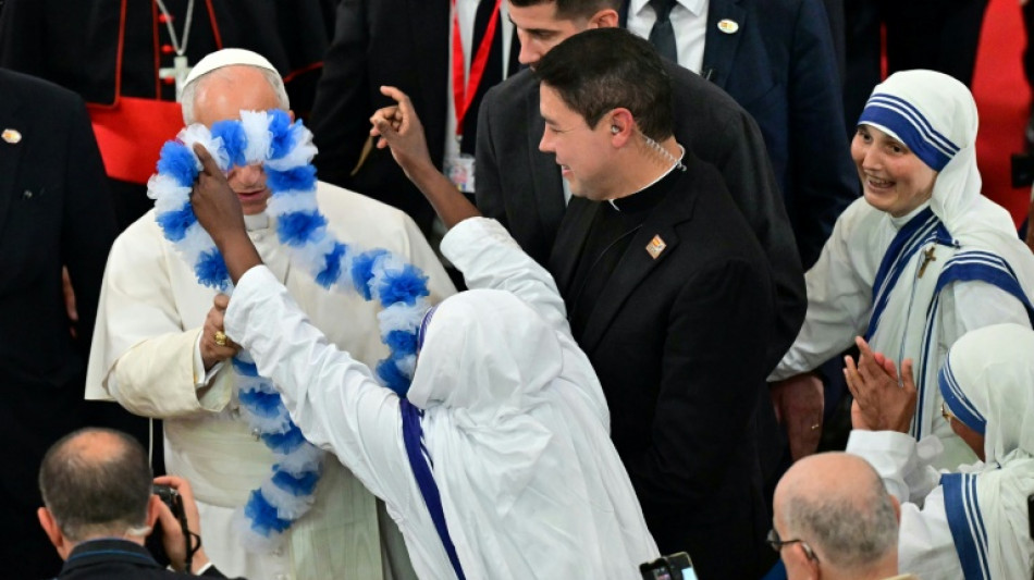 A un d&iacute;a del Mundial, el papa dice que la vida y el f&uacute;tbol se juegan "en equipo"