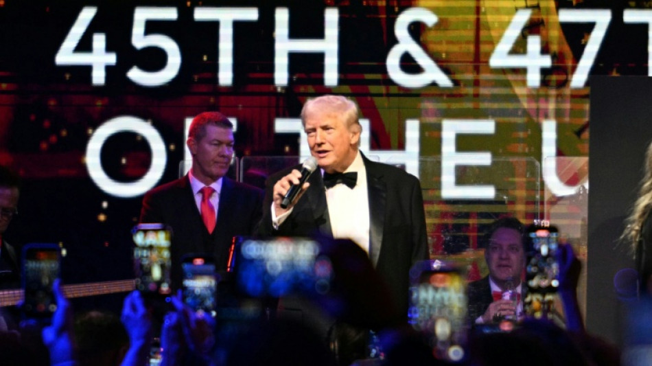 Israel's Netanyahu among partygoers at Trump's New Year's Eve fete
