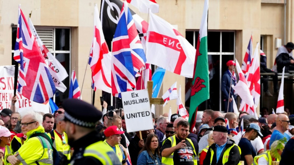 M&aacute;s de 110.000 personas se manifiestan en Londres convocadas por activista de ultraderecha