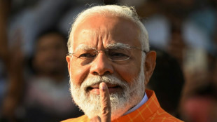 Primeiro-ministro Modi vota nas eleições indianas