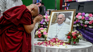 Le pape est mort d'un AVC à 88 ans, suscitant une émotion planétaire