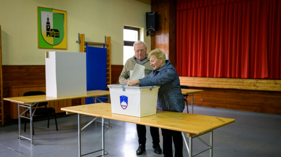 El partido liberal del primer ministro de Eslovenia encabeza elecciones, seg&uacute;n sondeo