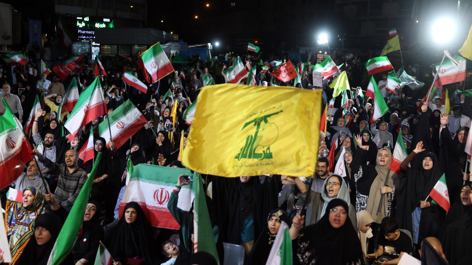 In corteo con bandiera di Hezbollah, indagata per istigazione al terrorismo