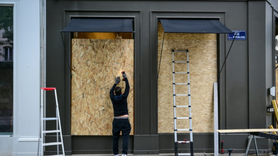 Francia desplegar&aacute; m&aacute;s de 70.000 polic&iacute;as para evitar nuevos disturbios