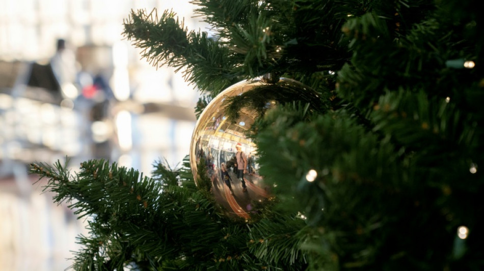 Stocks slip on strong US growth data