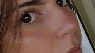 ++ Il ragazzo del video choc lascia l'Italia, 'fallito piano bella vita' ++