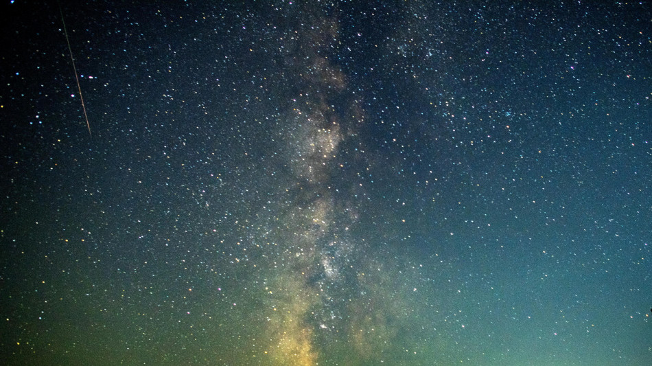 Più simili del previsto le due particelle fondamentali del cosmo