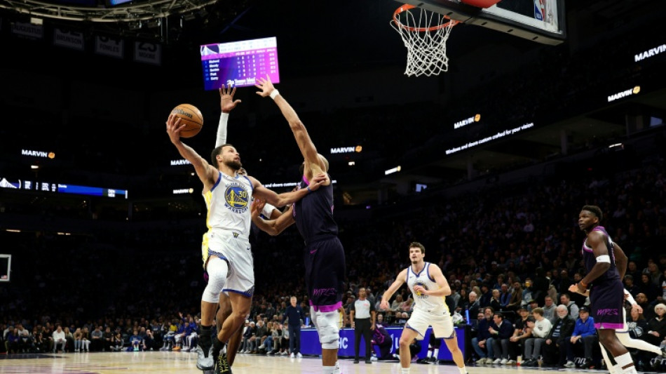 Curry leads Warriors over 'suffering' T'Wolves, Raptors silence Thunder