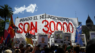 M&atilde;es da Pra&ccedil;a de Maio recebem apoio de ativistas na Argentina