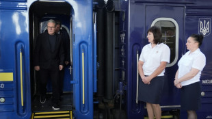 Starmer &eacute; condecorado por Zelensky em sua &uacute;ltima visita &agrave; Ucr&acirc;nia como primeiro-ministro