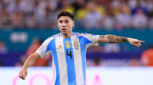 Acusado de abuso sexual, lateral argentino Gonzalo Montiel passa por per&iacute;cia psicol&oacute;gica