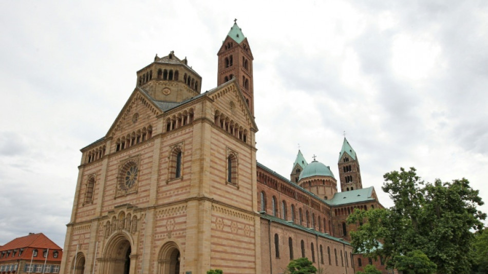 Motorradfahrer st&uuml;rzt &uuml;ber kaputten Gullydeckel: Kein Schadenersatz von Stadt Speyer