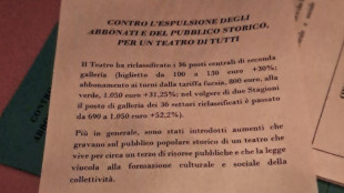 Scala, contestazione contro aumento biglietti con volantini dal loggione