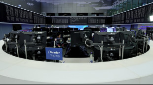 Borsa: l'Europa apre contrastata, dollaro debole e corsa dell'oro