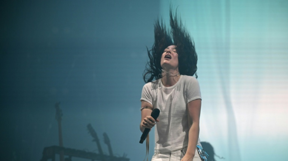 Lorde dá o pontapé inicial ao festival de Glastonbury com um show surpresa