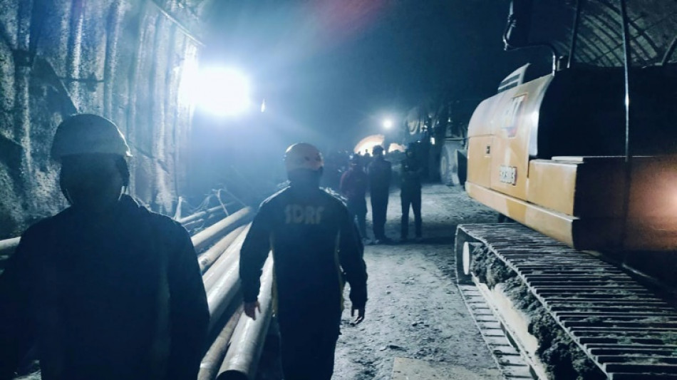 Equipes de resgate precisam de mais tempo para retirar trabalhadores de t&uacute;nel na &Iacute;ndia