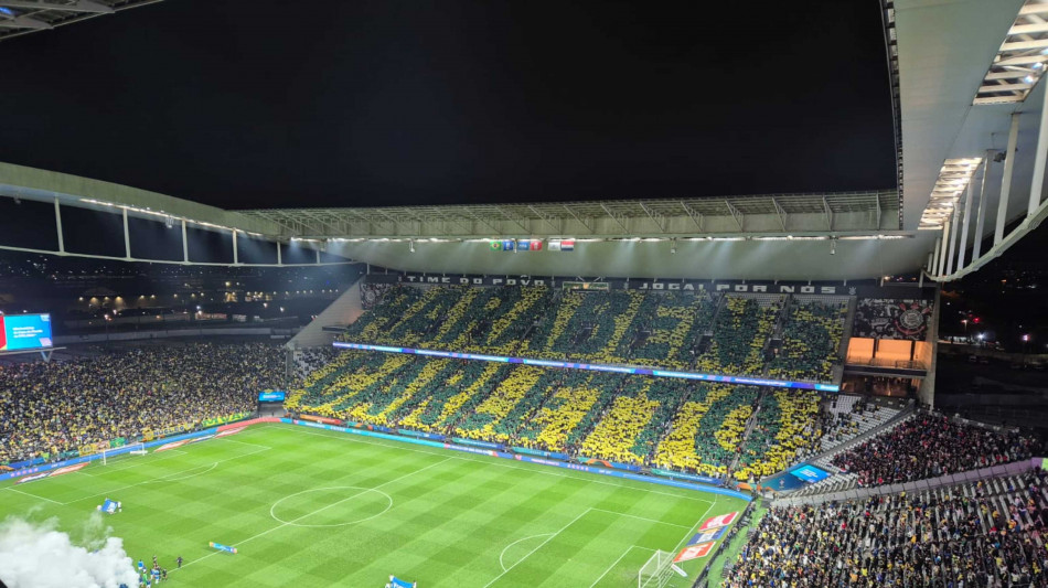 'Parabens Carletto', lo stadio di San Paolo festeggia Ancelotti
