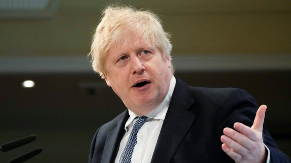 Fin de l'isolement et des tests gratuits: Boris Johnson veut tourner la page du Covid-19