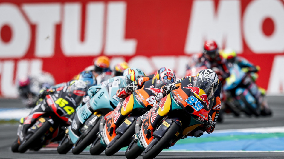 Moto3: brutta caduta ad Assen, coinvolto l'italiano Lunetta