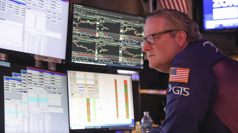 Wall Street attende la Fed, Dj +0,32%, Nasdaq +0,19%