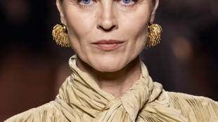 Il ritorno del colletto lavalli&egrave;re, austero e borghese, ora anche stiloso