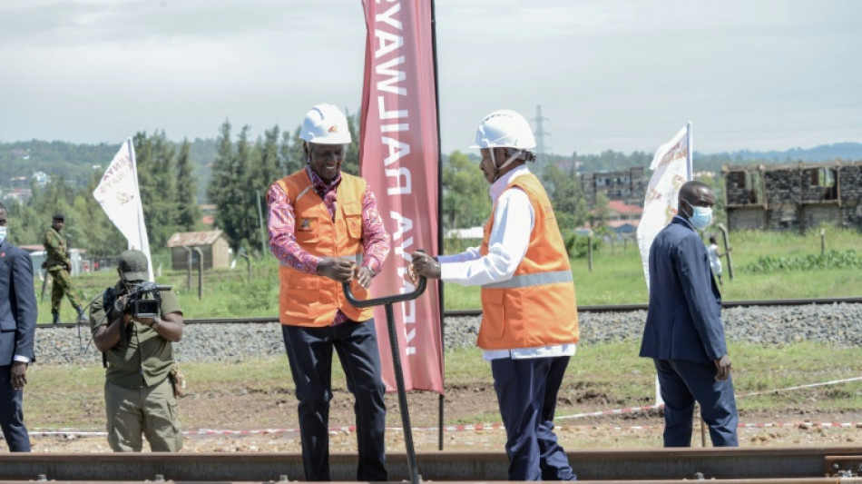 Les pr&eacute;sidents k&eacute;nyan et ougandais relancent l'extension d'une ligne ferroviaire