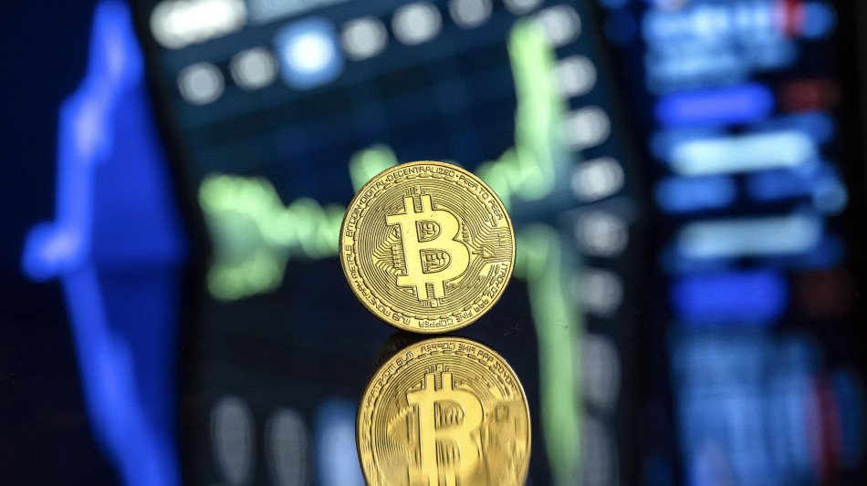 Criptovalute in calo dopo la Fed, il Bitcoin scende sotto 90.000 dollari