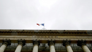 La Bourse de Paris termine en baisse, d&eacute;b&acirc;cle pour Dassault Systemes
