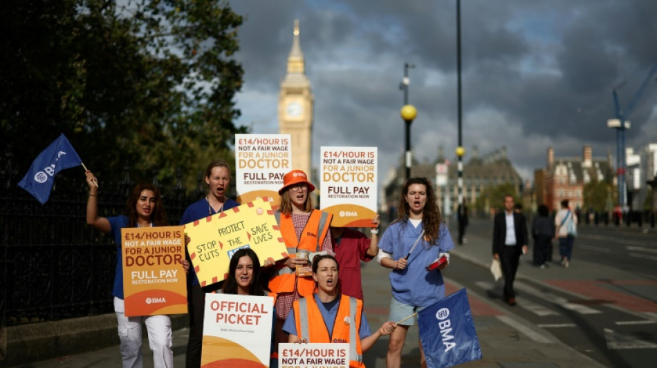 UK govt accuses striking doctors of harming patients 