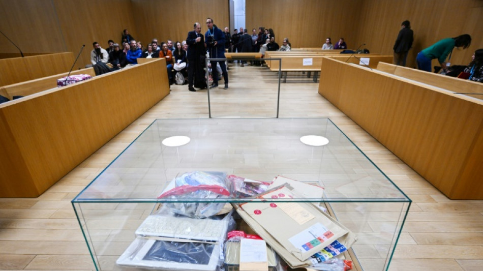 Francia condena a 30 años de prisión a una madre acusada de envenenar a sus hijas