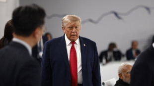 Trump, 'se Iran non si comporta bene, ricominceremo a sganciare bombe'