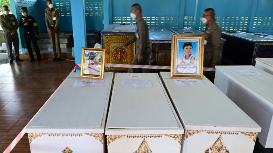 Tuerie en Tha&iuml;lande: d&eacute;but de 3 jours de fun&eacute;railles, le roi "partage la douleur" des familles