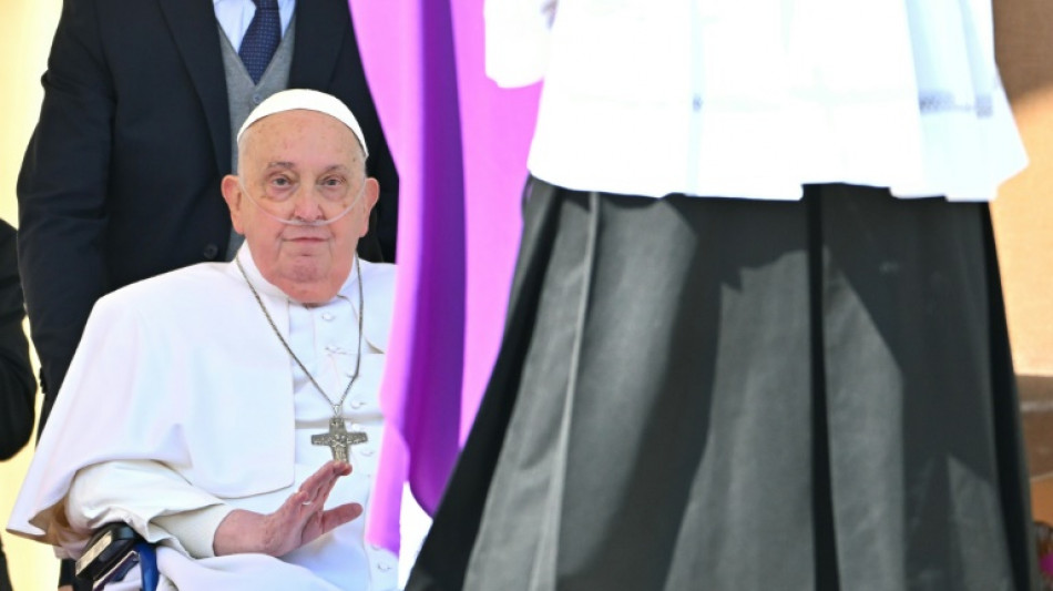 Papst spendet vier Krankenwagen zum Einsatz an Front in der Ukraine