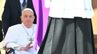 Papst spendet vier Krankenwagen zum Einsatz an Front in der Ukraine