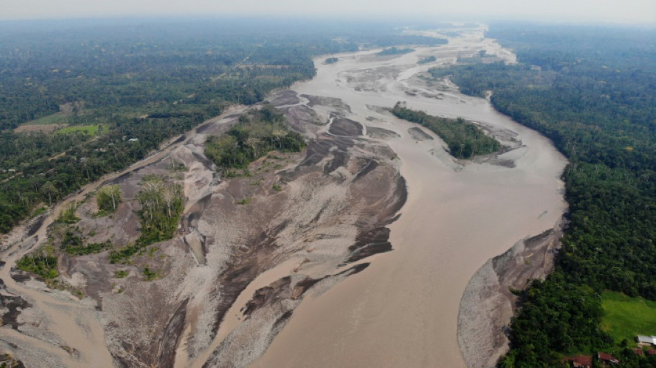 Fuga de petróleo vertió 6.300 barriles en Amazonia ecuatoriana tras rotura de tubo