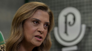 Presidente do Palmeiras questiona sil&ecirc;ncio do futebol sobre casos Daniel Alves e Robinho