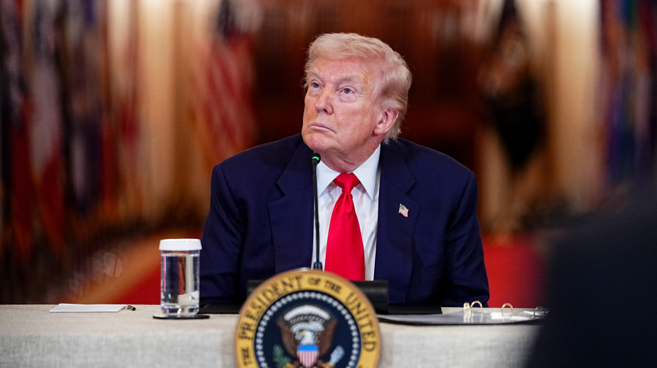 Trump, 'Londra pensa di inviare due portaerei in Medio Oriente'