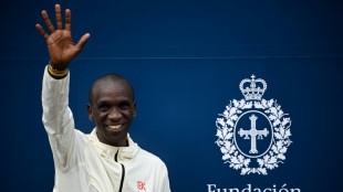 Kenyan marathon aces Kipchoge and Kiptum to go head-to-head in Paris