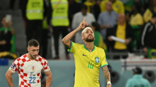 Neymar iguala a Pel&eacute; como m&aacute;ximo goleador de Brasil pero deja el Mundial entre l&aacute;grimas