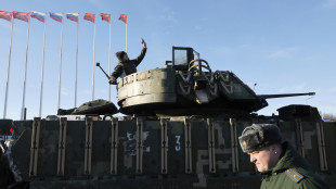 Media, 'Russia costruisce basi per 100 mila uomini ai confini Nato'