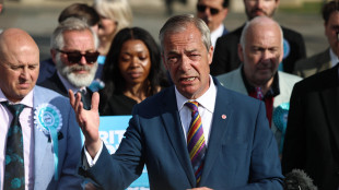 Farage annuncia a sorpresa le sue dimissioni da deputato in Gb