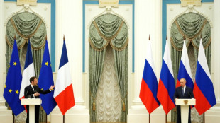 Après la Russie, Macron en Ukraine pour tenter de désamorcer la crise