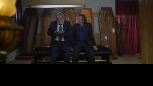 Due famiglie, un funerale. Mattioli e Salvi becchini da ridere