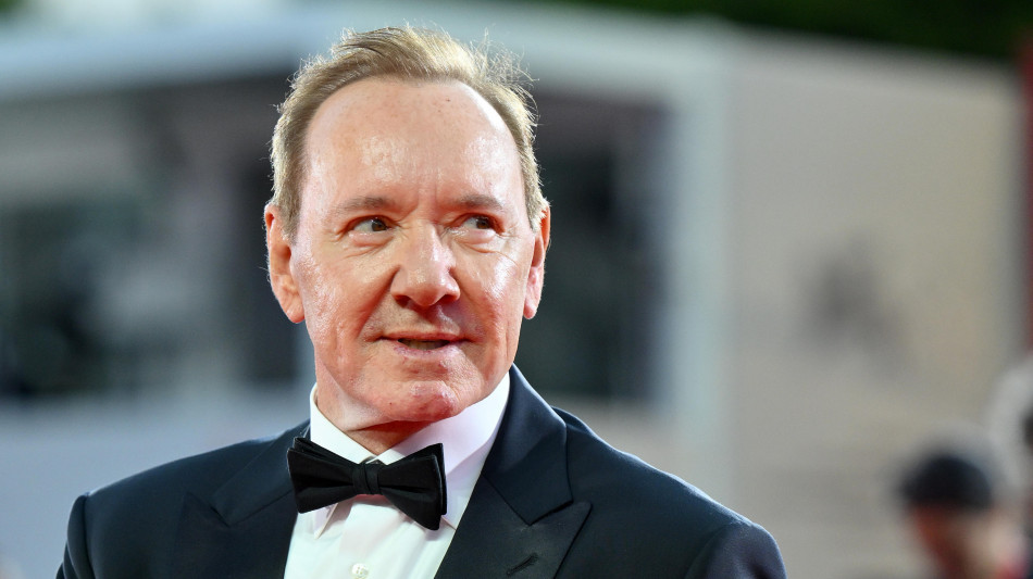 Spacey, grande emozione su tomba di Fellini, grato all'Italia'