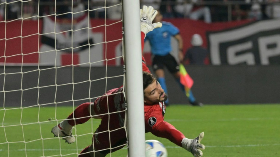 S&atilde;o Paulo vence Atl&eacute;tico Nacional nos p&ecirc;naltis e vai &agrave;s quartas da Libertadores