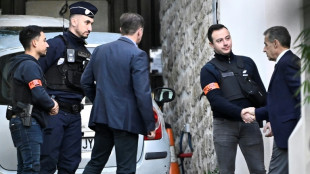 Dos guardaespaldas protegen al expresidente franc&eacute;s Sarkozy en prisi&oacute;n