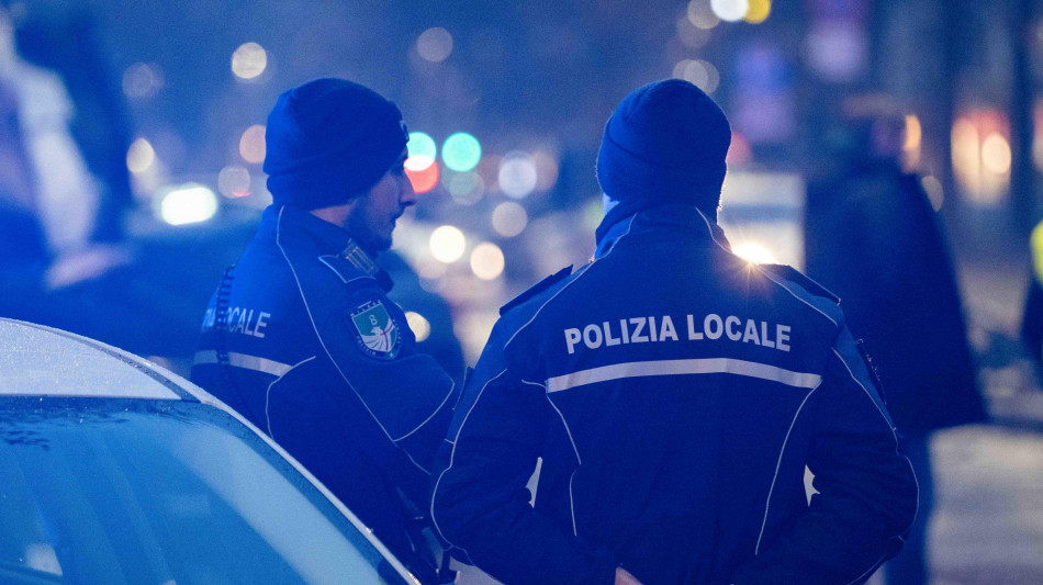 Ubriaco investe a Milano un motociclista e un pedone e scappa, arrestato